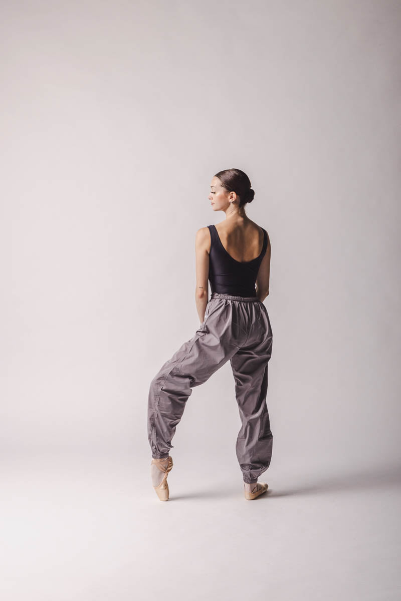 The dancer is wearing titanium Trashbag pants, perfect warm up pants, by worldwide ballet