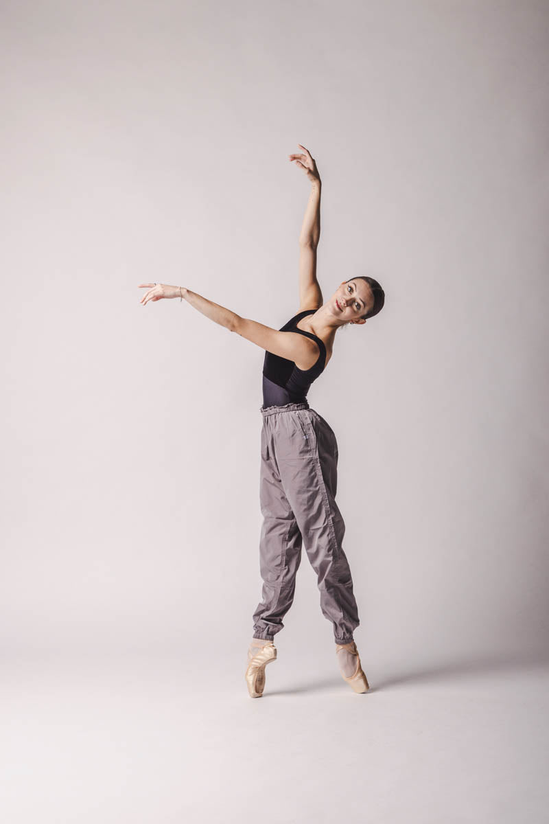The dancer is wearing titanium Trashbag pants, perfect warm up pants, by worldwide ballet